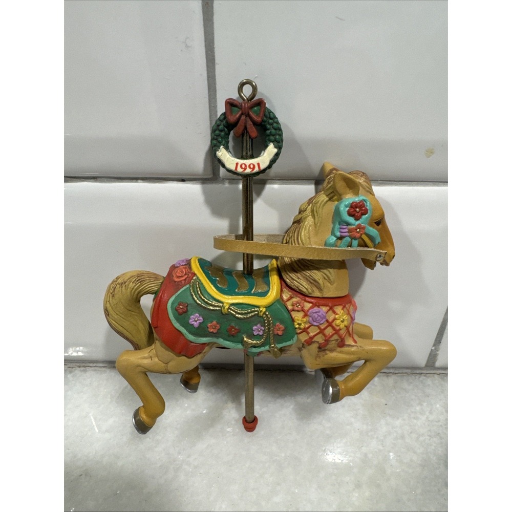 1991 CARLTON CHRISTMAS ORNAMENT " CHRISTMAS‎ GO-ROUND "DATED CAROUSEL HORSE ES04